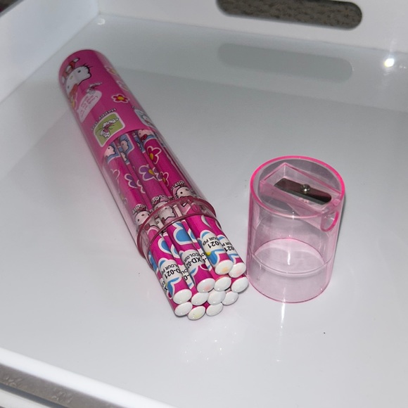 (3 for $20) HELLO KITTY 💗 Colored Pencil Set with Sharpener - Picture 1 of 4